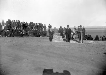 Dédicace de Standing Rock, Major McLaughlin et Sitting Bull au premier plan, années 1880